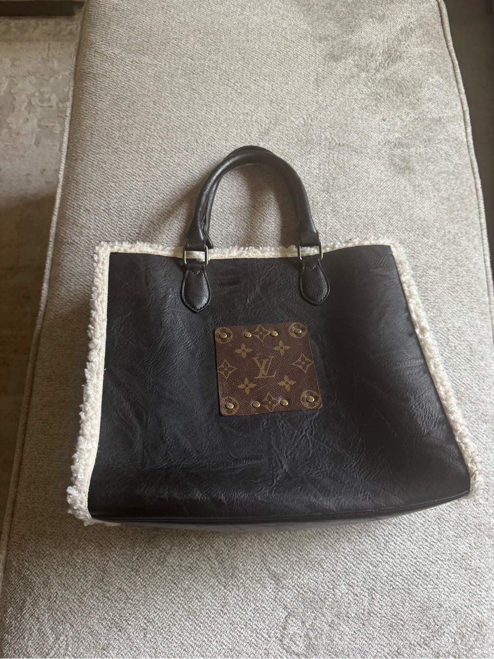 Jen & Co Black Tote Bag with Shearling Trim
